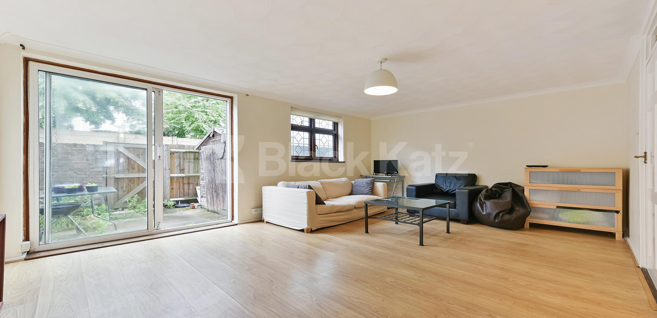 			NEW INSTRUCTION , 3 Bedroom, 1 bath, 1 reception Ground Floor Maisonette			 Glengall Grove, Canary Wharf